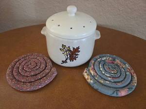VINTAGE bean pot crock with 2 hot pad holders
