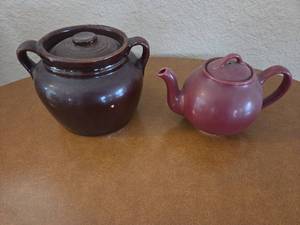 VINTAGE Bean pot and teapot