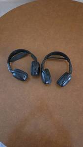 2 Sets of noise cancelling headphones