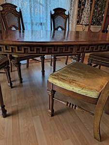 Beautiful Vintage Dinning Table Wchairs