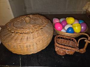 ASSORTMENT of Wicker pieces