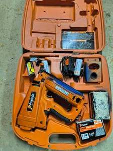 Paslode Impulse cordless angled finish nailer kit