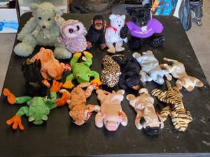 Lot of Beanie Babies and Plush Toys including TY Beanie Babies
