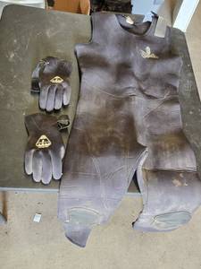 Scubapro Wetsuit and Gloves Set, Well Used - Inseam 27