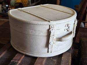 White Vintage Hat Box with Leather Straps and Handle
