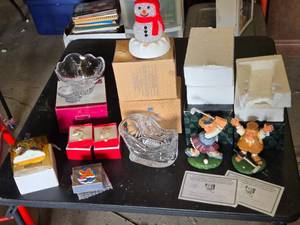 David Frykman Golf Figurines and Holiday Decorations Lot including Crystal Bowls, Brooches, and Snowman