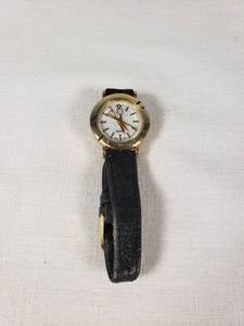 Quartz Wristwatch with Scissor Hands and Genuine Leather Strap
