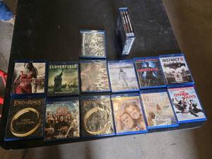 Blu-ray Movie Collection District 9, The Other Guys, Daredevil, Life of Pi, Interstellar, Step Brothers, Southpaw, Cloverfield, Elektra, The Lord of the Rings 3-Film Collection, Office Christmas Party, Super 8, The Bourne Trilogy