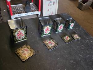 Vintage Floral Design Nesting Tin Canister Set