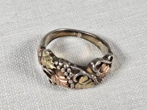 Black Hills Gold Sterling Silver Ring with Leaf Design