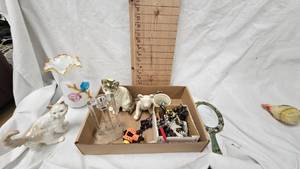 Variety of Vintage Figurines, Christmas Dcor and Pulled Glass Vase