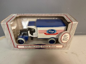 Ertl 1925 Delivery Truck Bank 130 Scale