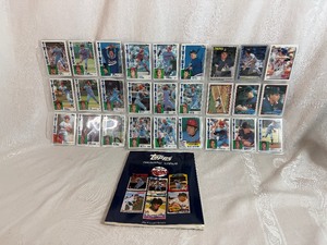 Twins Baseball Cards (Qty 27) and 1989 MN Twins Topps Baseball Card Book