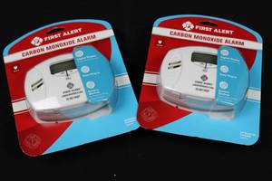 First Alert Carbon Monoxide Alarm With Digital Display Easy Plug-In 2-Pack