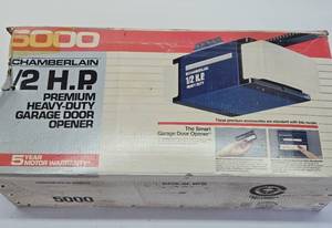 New Unused CHAMBERLAIN Garage Door Opener
