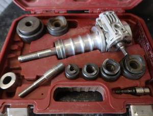 SOUTHWIRE MAXIS MAX  PUNCH XD KNOCKOUT TOOL PLUS