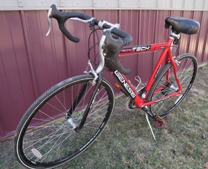 GENIESIS PRO  ROAD TECH 700C 10 SPEED (ALMOST LIKE NEW)