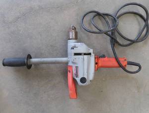 MILWAUKEE 12 COMPACT HOLE-SHOOTER