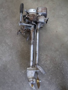 VINTAGE OUTBOARD MOTOR