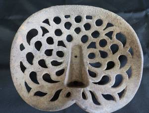 VINTAGE CAST IRON TRACTOR SEAT