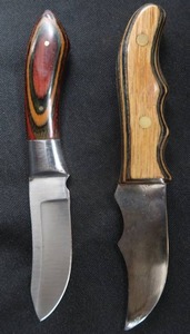2 NEW KNIVES WITH SHEATHS