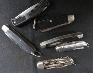 ASSORTED VINTAGE KNIVES