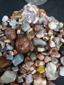 LARGE LOT OF POLISHED AGATES