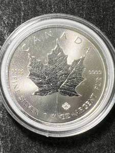 2025 CANADIAN MAPLE LEAF 1 TROY OZ .9999 FINE SILVER IN AIRTITE