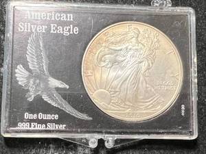 2010 AMERICAN SILVER EAGLE 1 TROY OZ .999 FINE SILVER IN CASE
