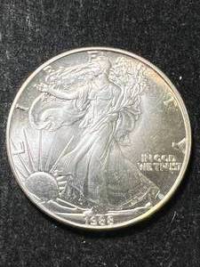 1988 AMERICAN SILVER EAGLE 1 TROY OZ .999 FINE SILVER