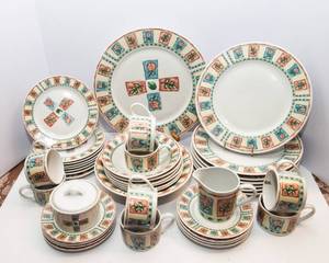 Farberware Winbox Pattern Stoneware Set  Service for 8