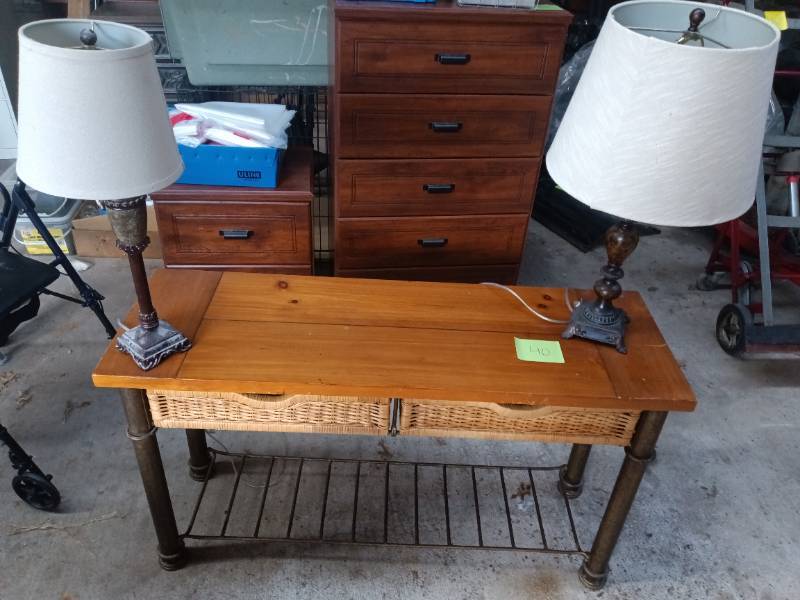 Hallway Table with two drawers and 2 lamps
