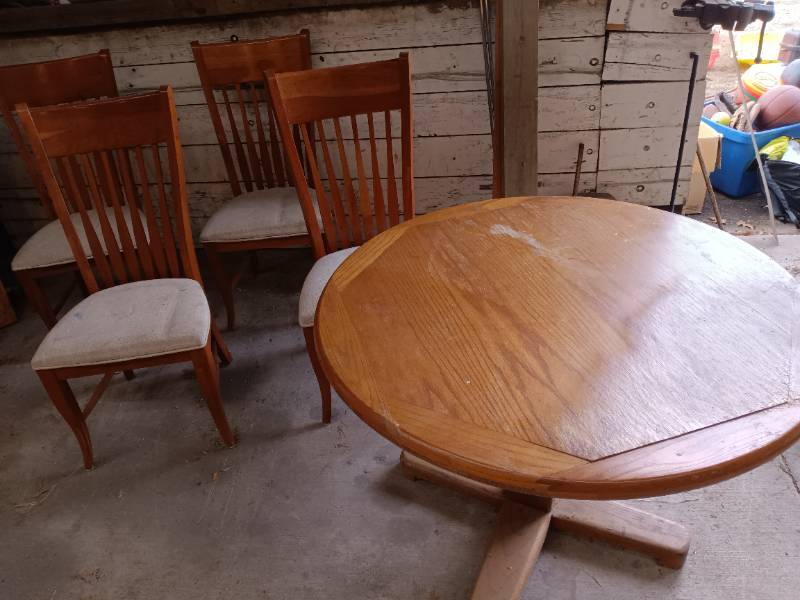 Dining Room Table and Chairs