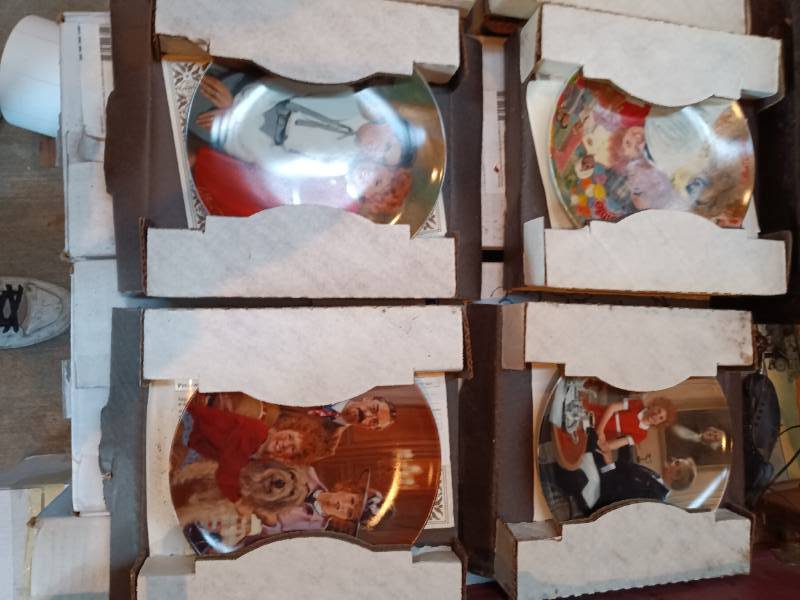 Annie Collector Plates