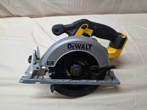 DeWALT 20V MAX Cordless Circular Saw Bare Tool Good Condition