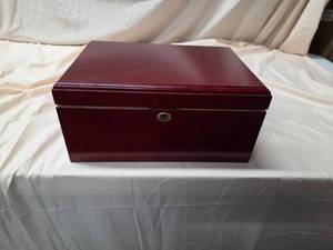Wood Cigar Humidor Box Mahogany Finish Locking Desktop Case Good