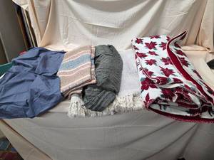 Mixed Textile Lot Throws Blankets Blue Panel Holiday Fleece 5 Pc