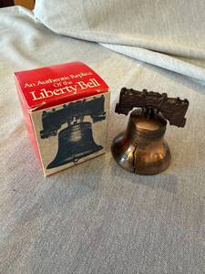 1975 Historical Souvenir Co Liberty Bell Replica w Box Vintage USA