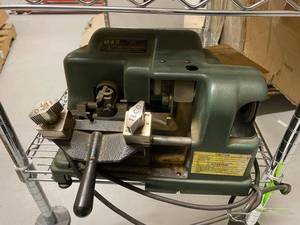 Ilco Unican 045 Manual Key Cutting Machine Duplicator w Parts Untested