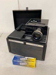 Bell & Howell Slide Cube Slide Projector w Lens & Eiko CBA Lamp Untested