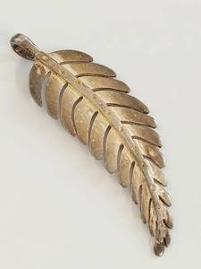 Vintage Sterling Silver Leaf pendant
