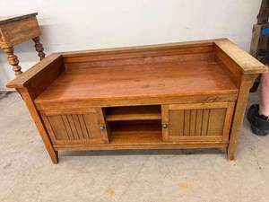 Mission Style Oak TV Stand Media Console Cabinet 46x23x45 Good