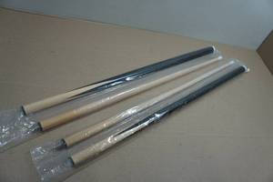 2 Pool Cues