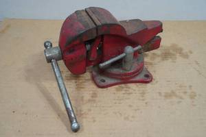 Swivel Bench Vise