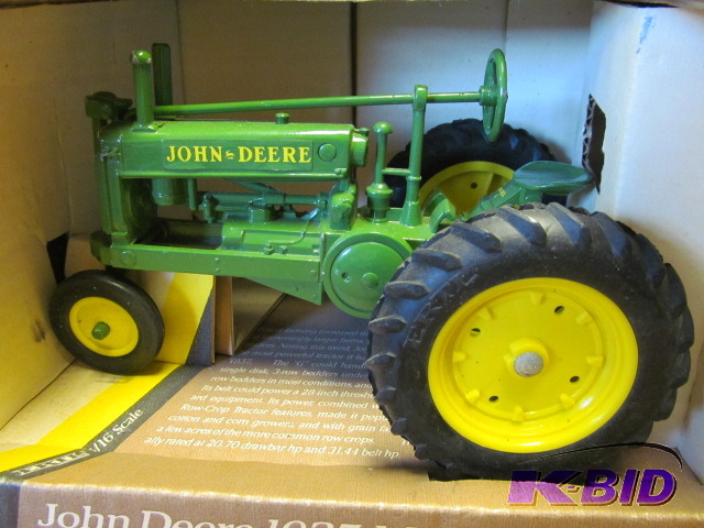 lot 1 image: 1937 John Deere Model G Tractor Ertl #548DO