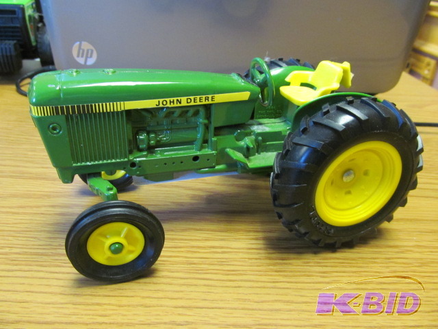 lot 3 image: John Deere Tractor by Ertl