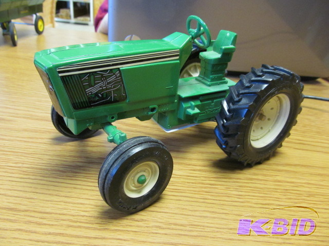 lot 4 image: John Deere Tractor by Ertl
