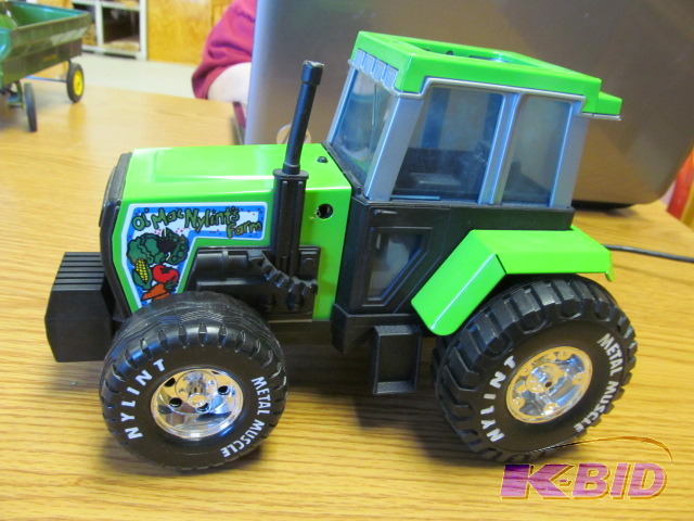 lot 5 image: Nylint Farm Tractor