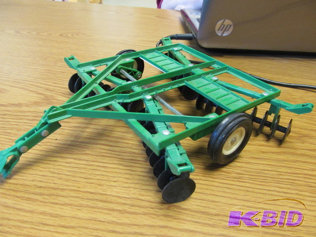 lot 7 image: John Deere Disc by Ertl #1435