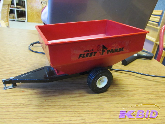 lot 14 image: Ertl Fleet Farm Grain Trailer